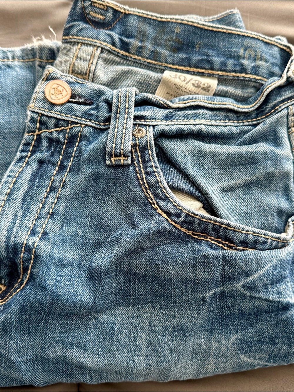 Ariat Men's Relaxed Jeans in Faded Blue Denim, 30/32